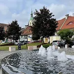 Julia * Budapeşte